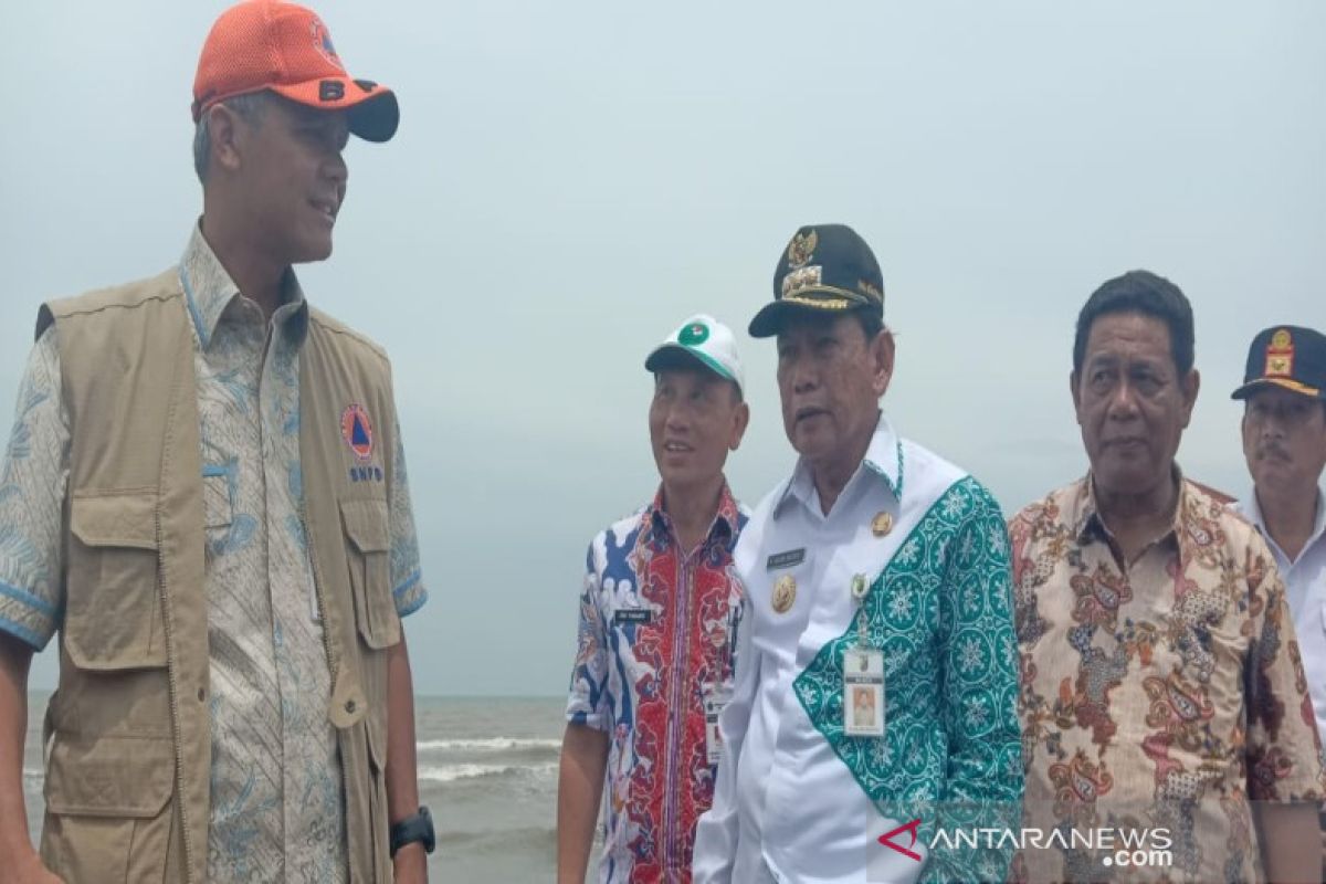 Ganjar: Perlu pembenahan dan penataan kondisi Pantai Pasir Kencana Pekalongan