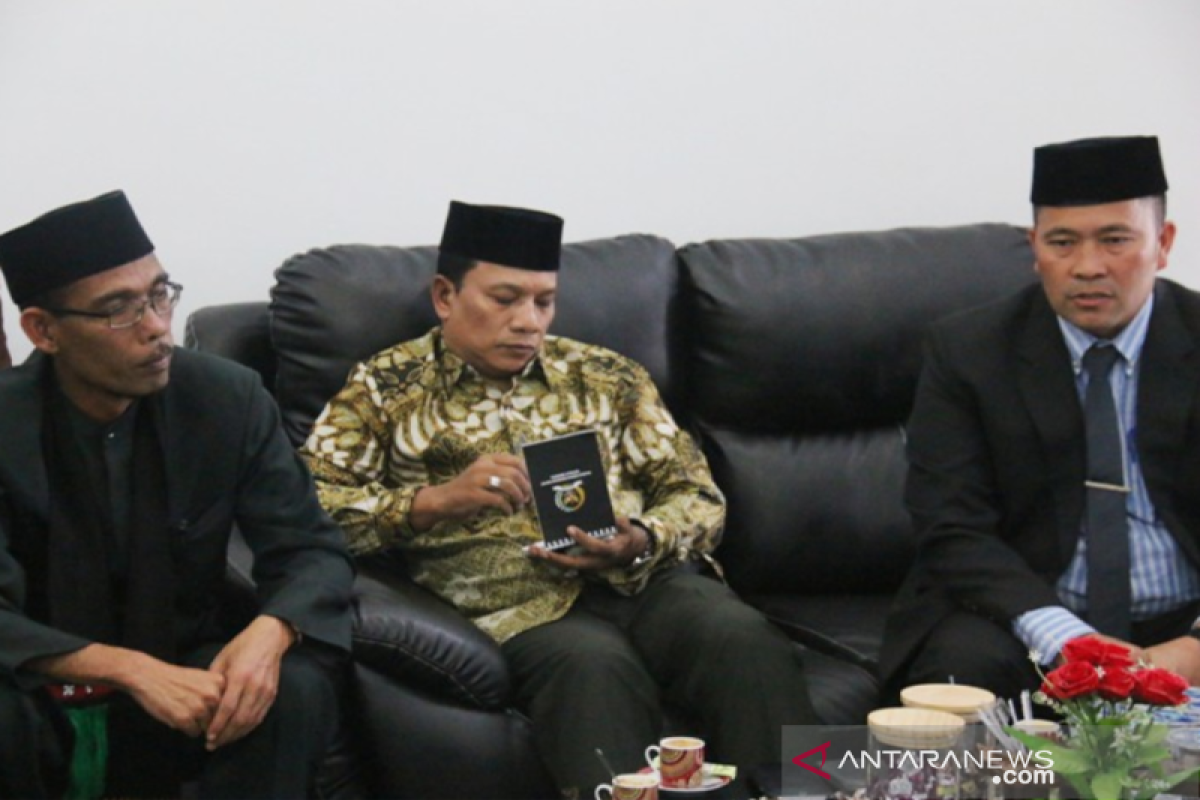 Ke Bener Meriah, Anggota DPR Ruslan dengar keluhan konflik gajah liar