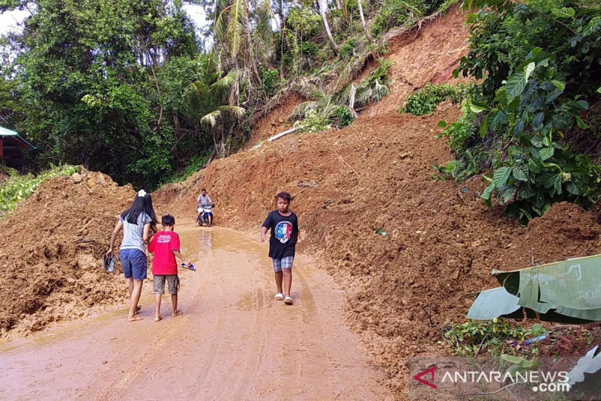 Akses  jalan Tahuna-Tamako sudah bisa dilalui kendaraan