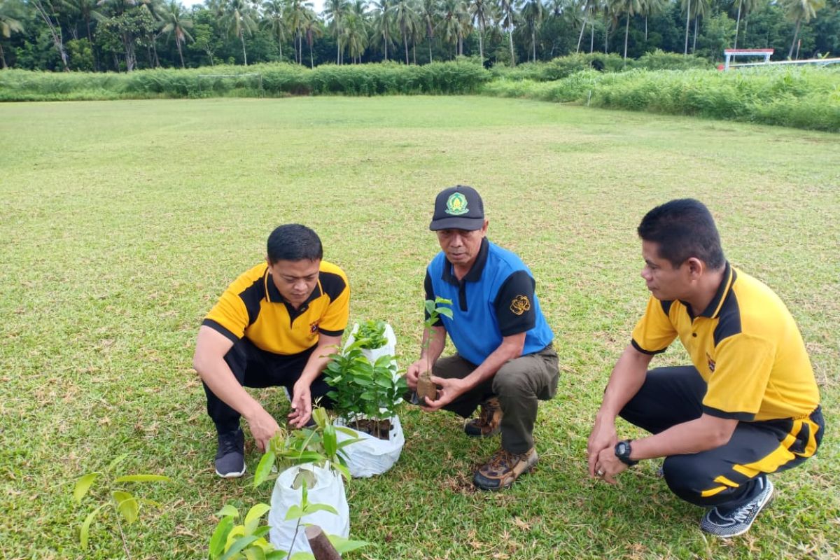 Polres HST peduli penghijauan dengan tanam pohon