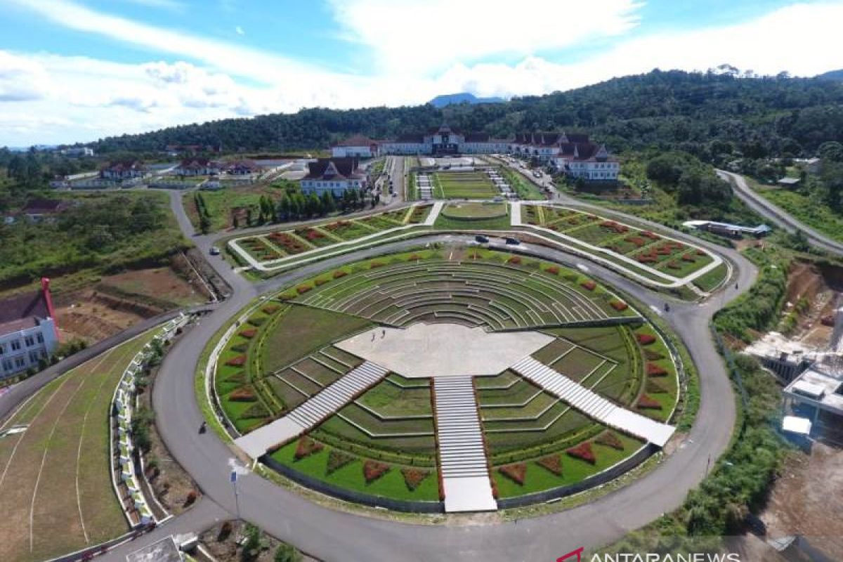 Taman pusat kantor Bupati Tapsel memiliki nilai artistik yang tinggi