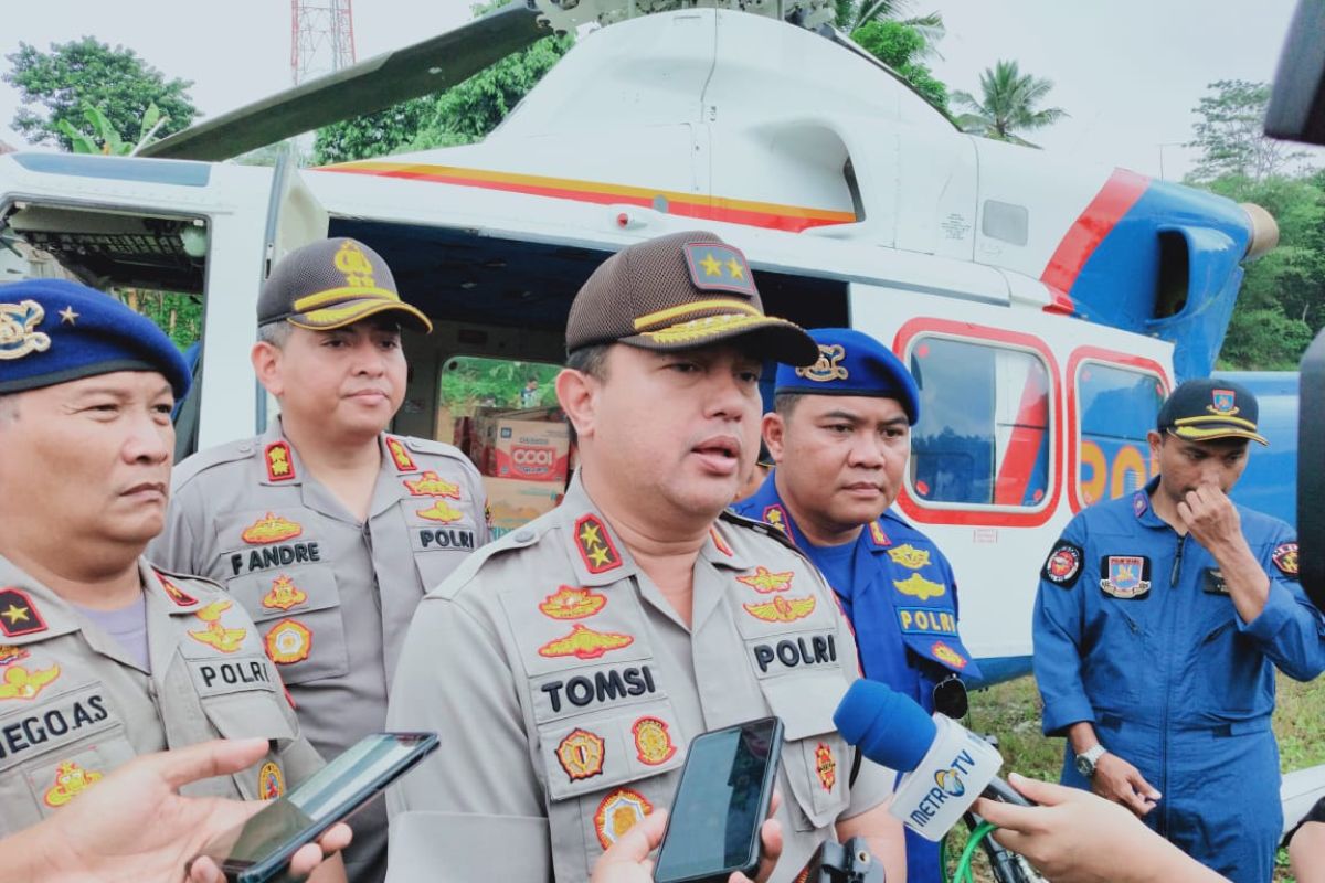 Polda Banten kirimkan bantuan logistik korban banjir di Lebak lewat udara