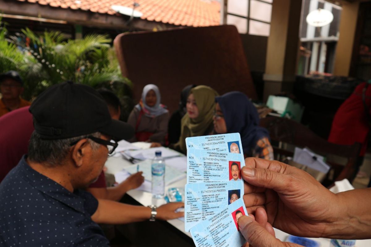 Sudin Dukcapil Jaksel berikan layanan 'kasih sayang' korban banjir