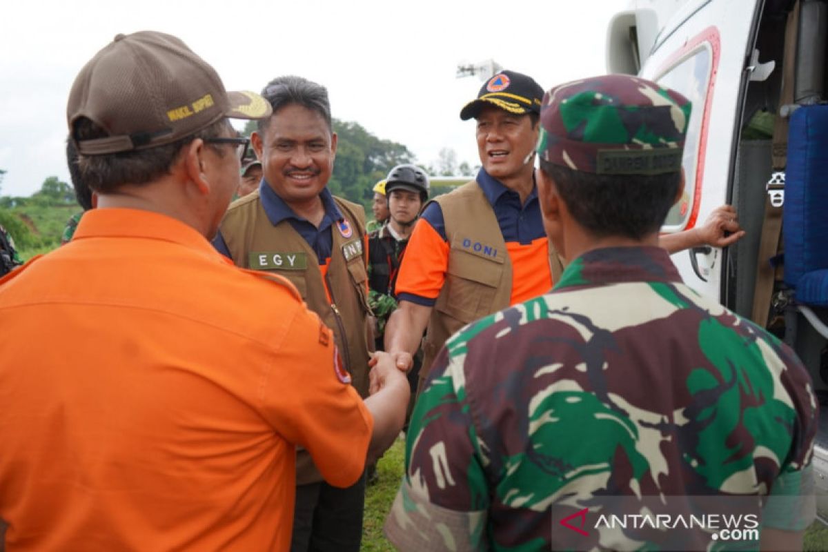 BNPB siagakan helikopter di Sukajaya Bogor akibat terputusnya akses darat