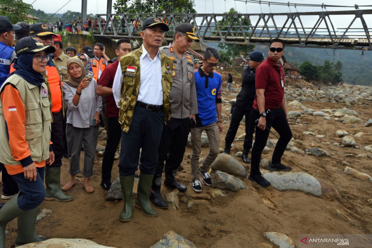 Bupati Iti Octavia yakin perbaikan jembatan rampung dalam tiga bulan