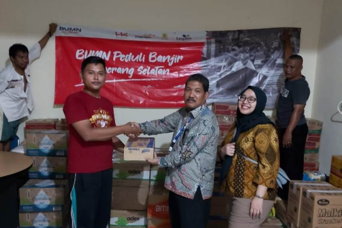 Hutama Karya salurkan bantuan bagi korban banjir di Tangerang Selatan