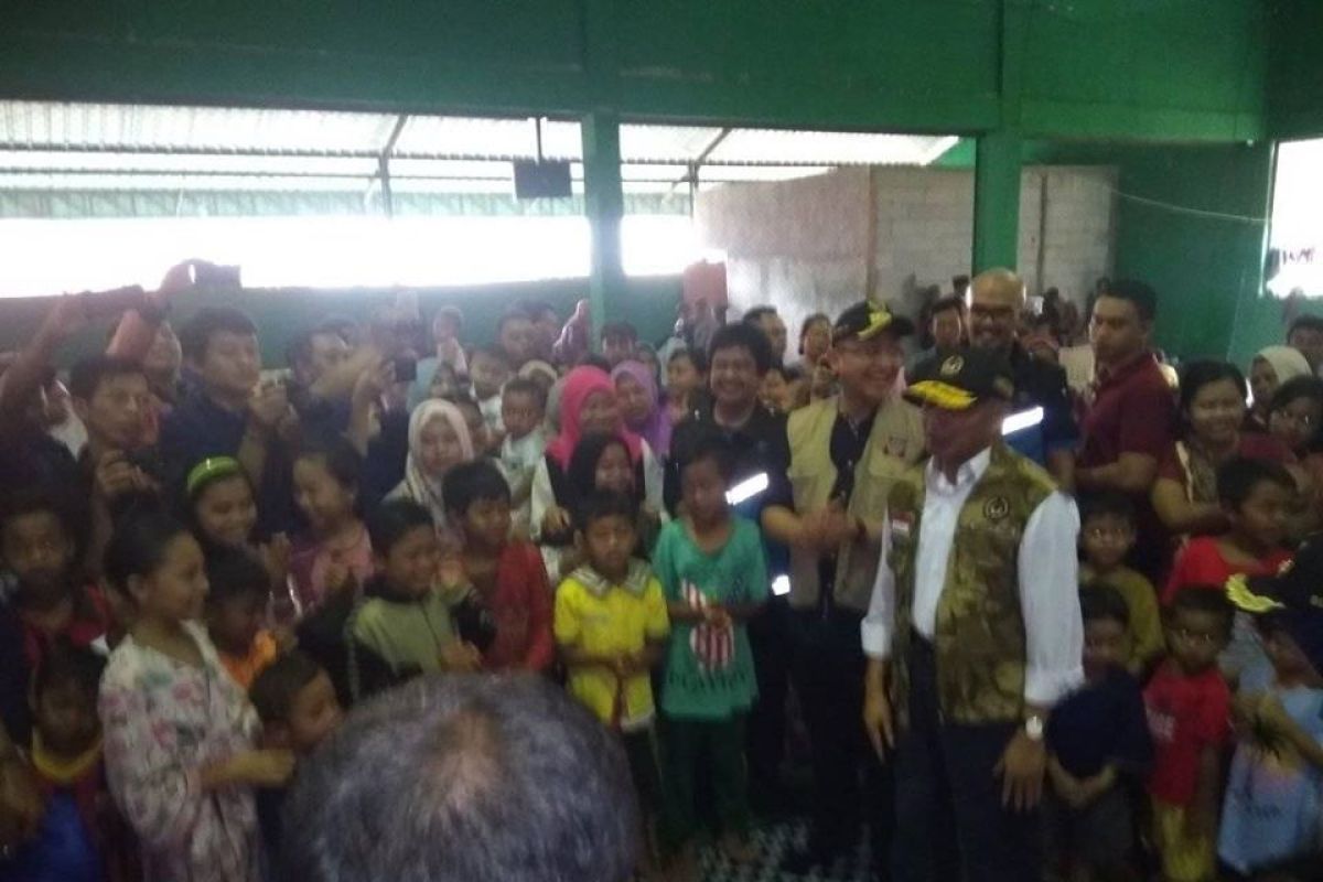 Anak-anak korban bencana di Lebak harus tetap belajar, kata Menko PMK