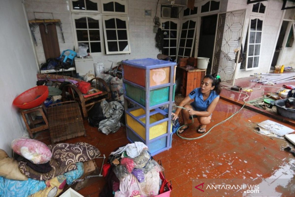 Pemkot Tangerang ajak warga bantu alat kebersihan untuk korban banjir