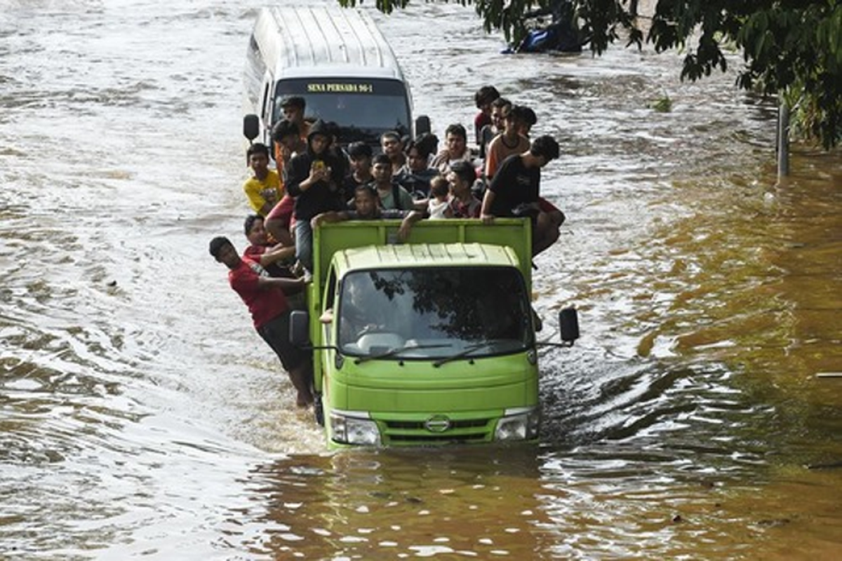 Banjir Jakarta, peringatan agar sadar lingkungan di tahun baru