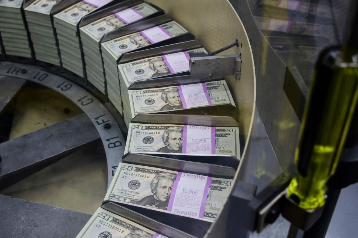 Dolar Amerika melemah di tengah ketegangan geopolitik