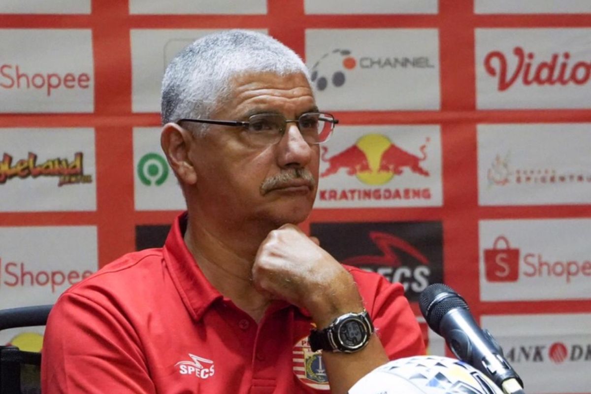 Persija Jakarta tidak pakai lagi pelatih Edson