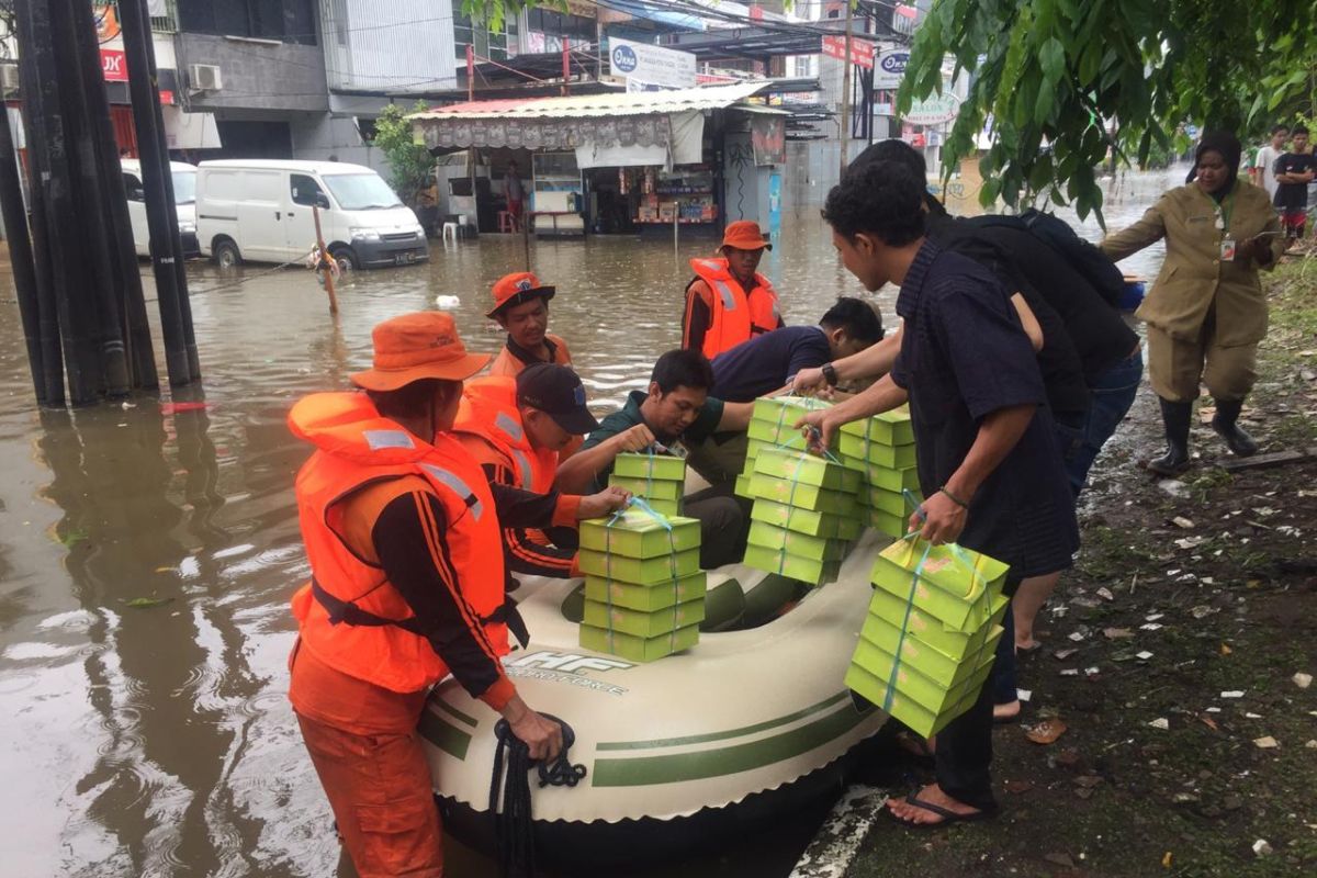 PT Pupuk Indonesia salurkan bantuan untuk korban banjir di Jakarta Barat