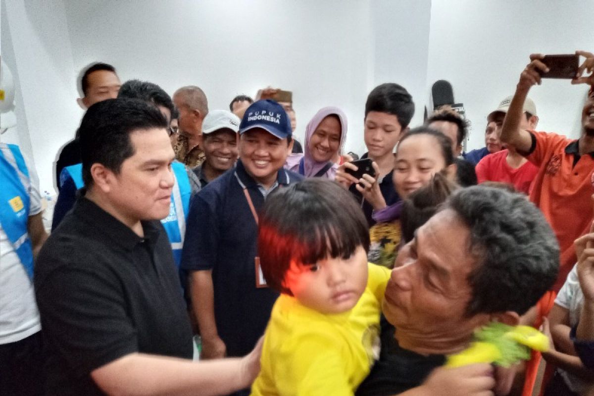 Tinjau posko banjir, Erick Thohir fokus salurkan air bersih dan obat