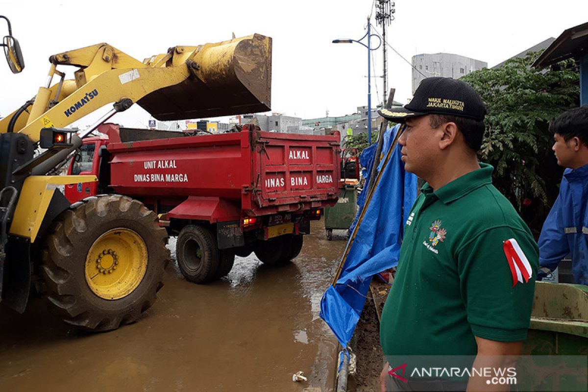 Pemkot Jaktim perkirakan bersih-bersih  dampak banjir  butuh 7 hari