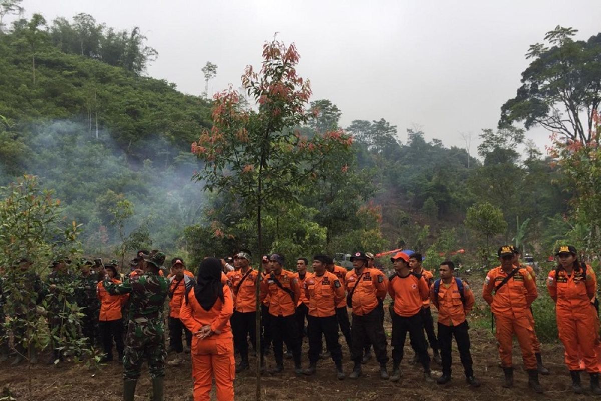 Tim gabungan Basarnas terus cari pelajar hilang di Danau Kaco