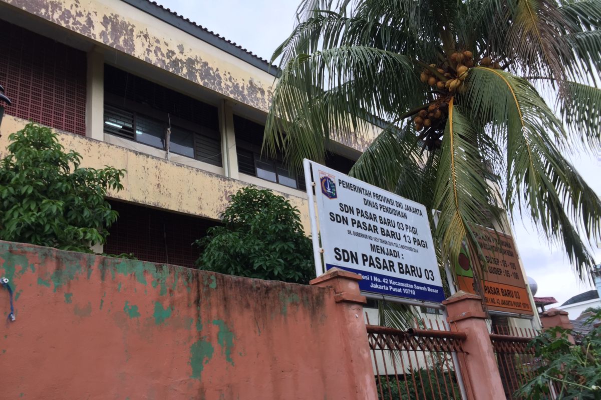 Sekolah di Pasar Baru izinkan siswa korban banjir tak pakai seragam