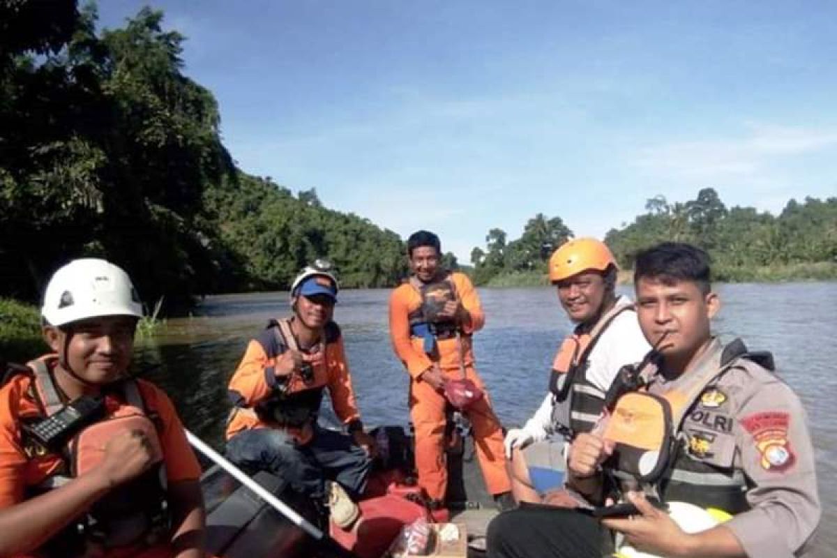 Tim SAR perluas pencarian suami istri hilang di Sungai Kelonding Mamuju