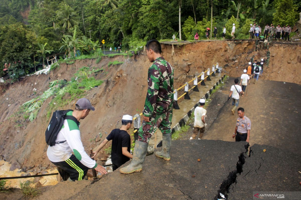 21 jembatan di Lebak akan dibangun setelah tanggap darurat