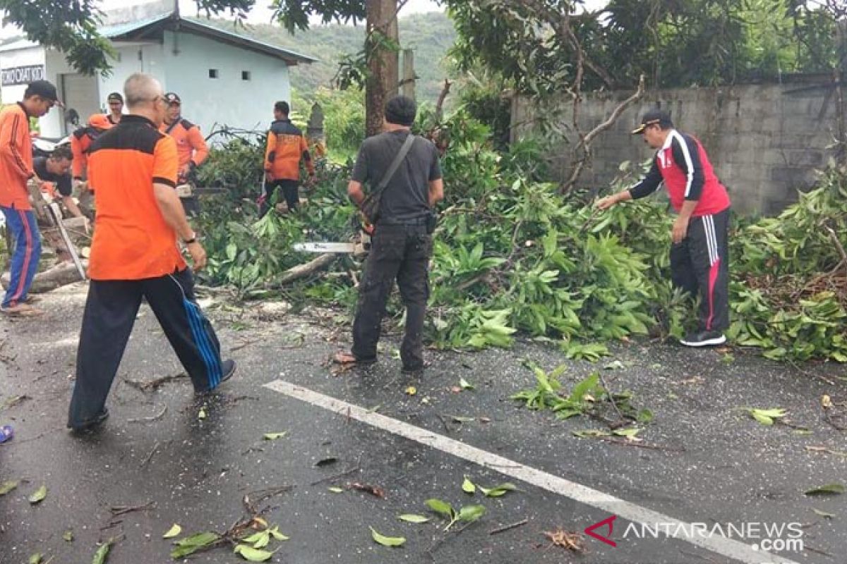 Bupati Klungkung tinjau proyek infrastruktur di Nusa Penida