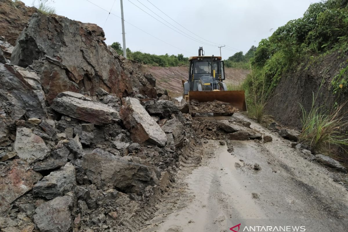 PU Kutai Timur pastikan poros Sangatta-Rantau Pulung dapat dilalui