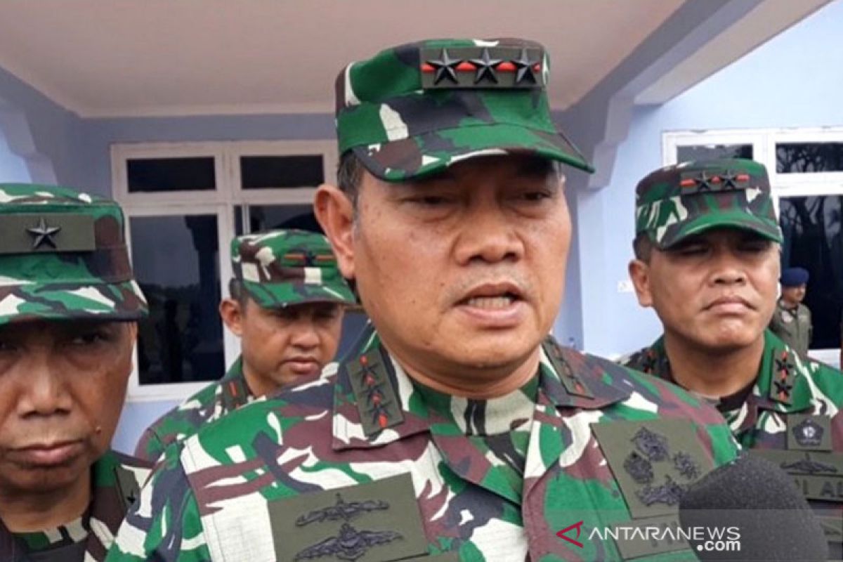 Penyerahan ABK Diamond Princess di KRI Semarang