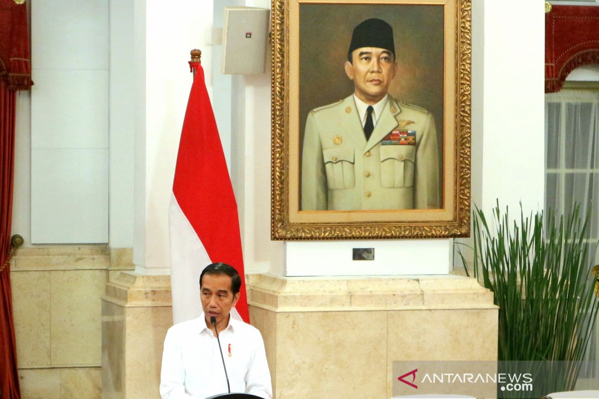 Presiden Jokowi saksikan pengucapan sumpah hakim MK