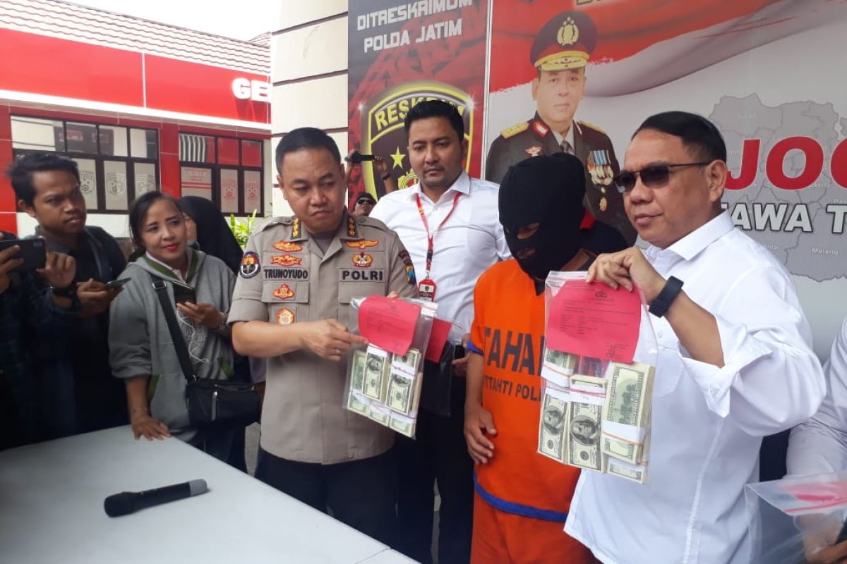 Polda Jatim ungkap peredaran dolar AS palsu di Surabaya