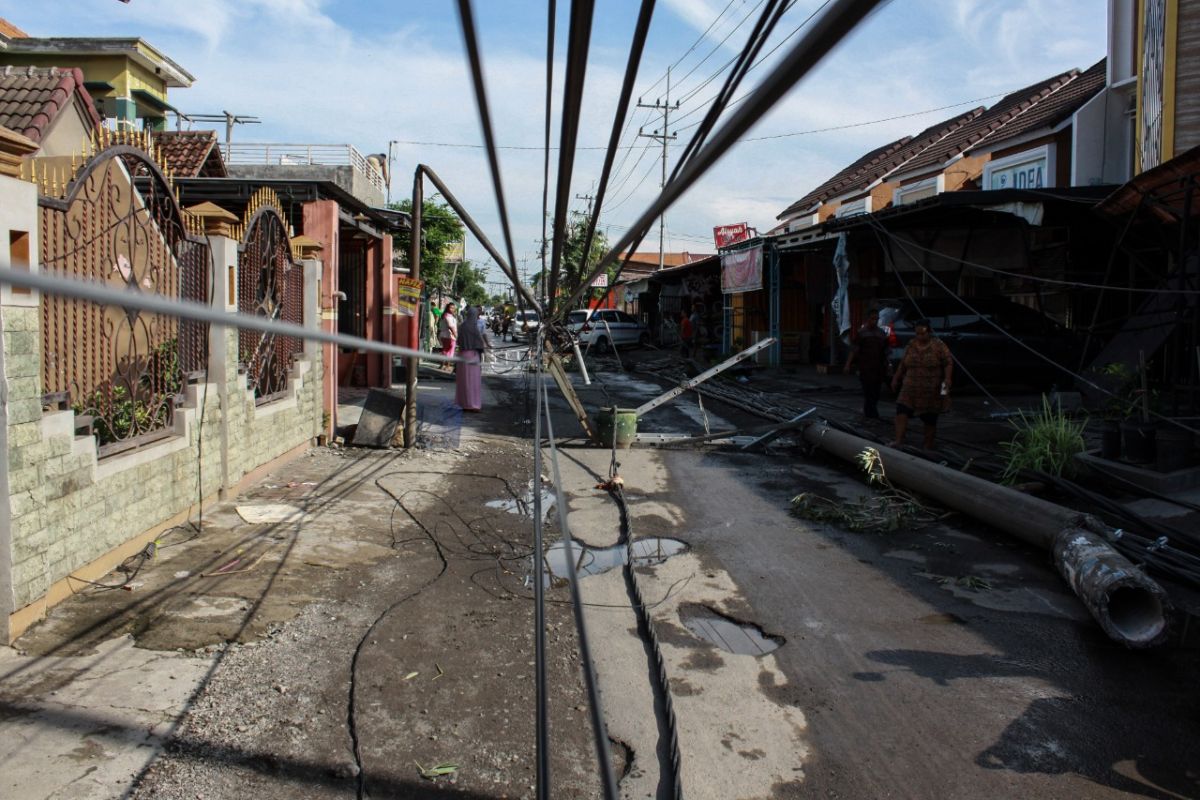 BMKG ingatkan dampak adanya pertemuan angin di sepanjang wilayah Jatim