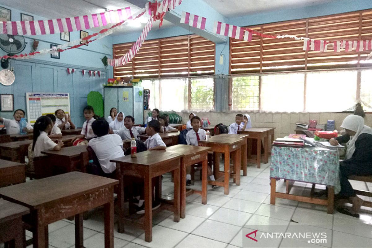 Hari pertama kegiatan sekolah di Pasar Baru kondusif