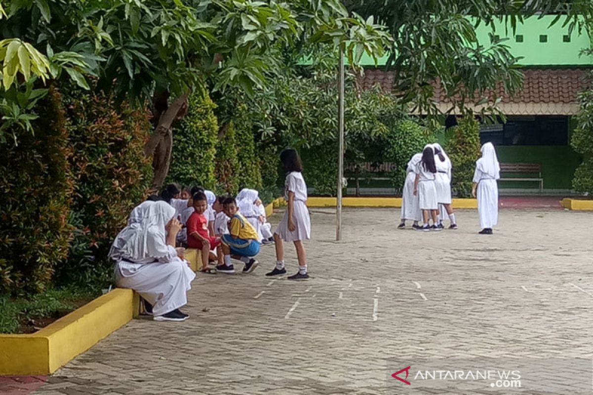 30 persen siswa SDN 01 Benhil tidak masuk sekolah karena banjir