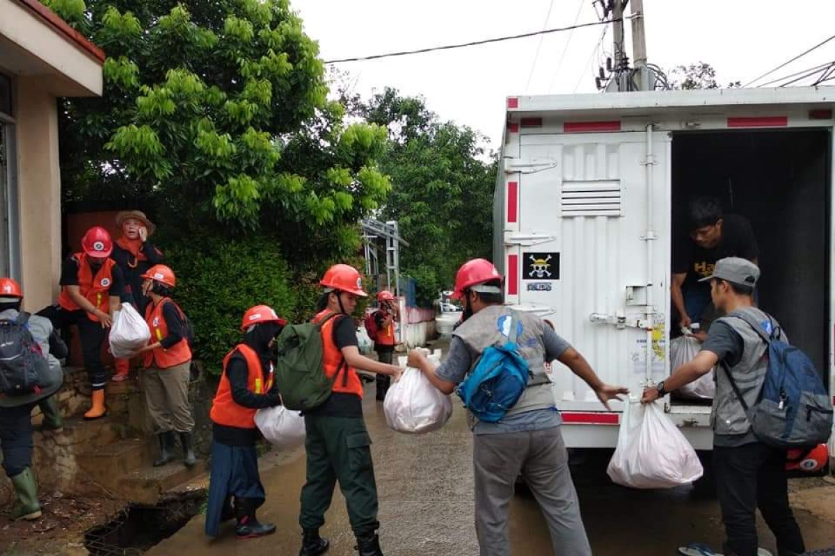 HA-IPB salurkan 1.900 paket bantuan untuk korban banjir di Jabodetabek