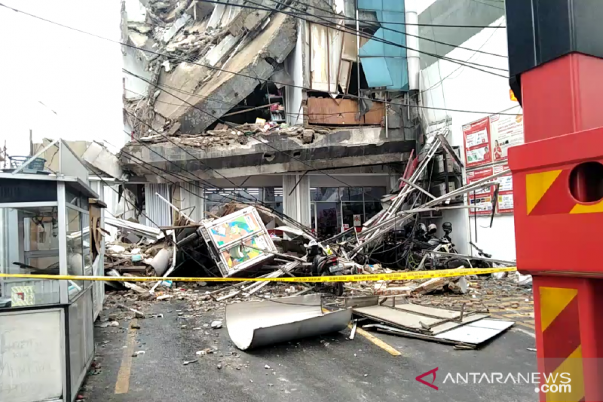 Kronologi gedung ambruk di Palmerah menurut pegawai Minimarket