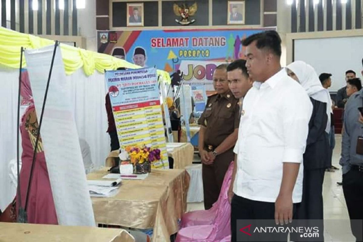 Dharmasraya job fair opens 3,233 vacancies