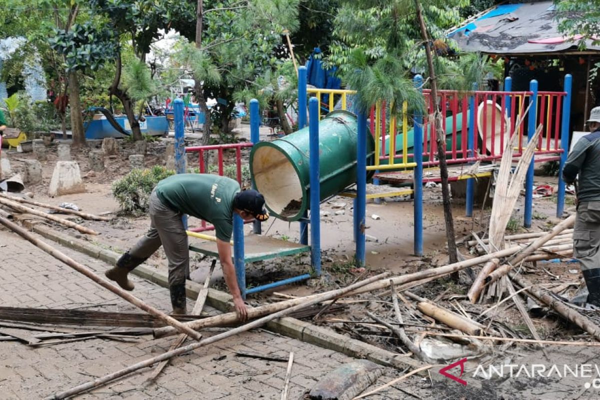 Kawasan wisata bantaran Cisadane Tangerang ditata kembali usai banjir