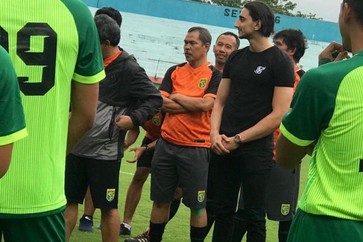 Persebaya kontrak Mustaqim sebagai asisten pelatih dampingi Aji