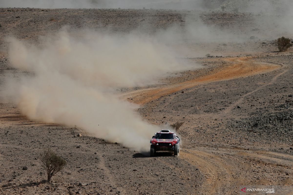 Peterhansel kehilangan kontrol kemudi saat jelang finis etape II Dakar 2020