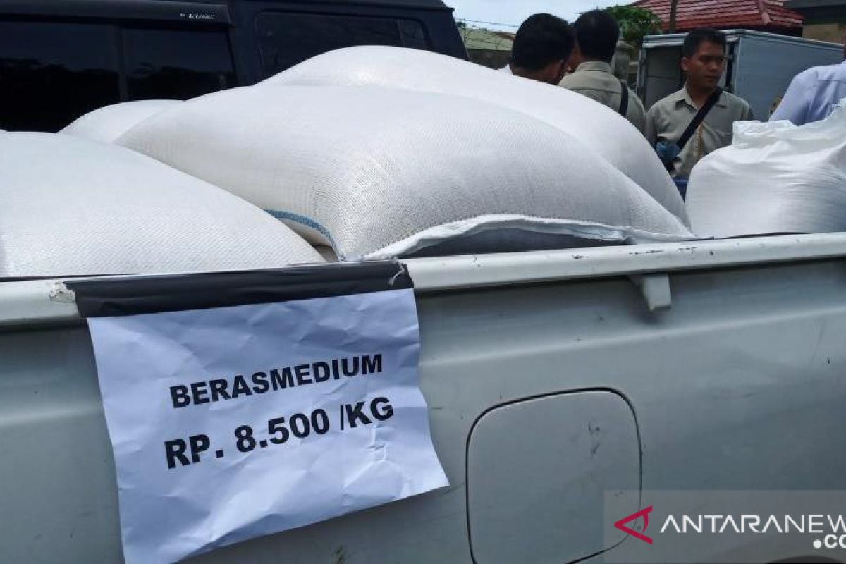 Bulog NTB menggelontorkan 200 ton beras medium per hari