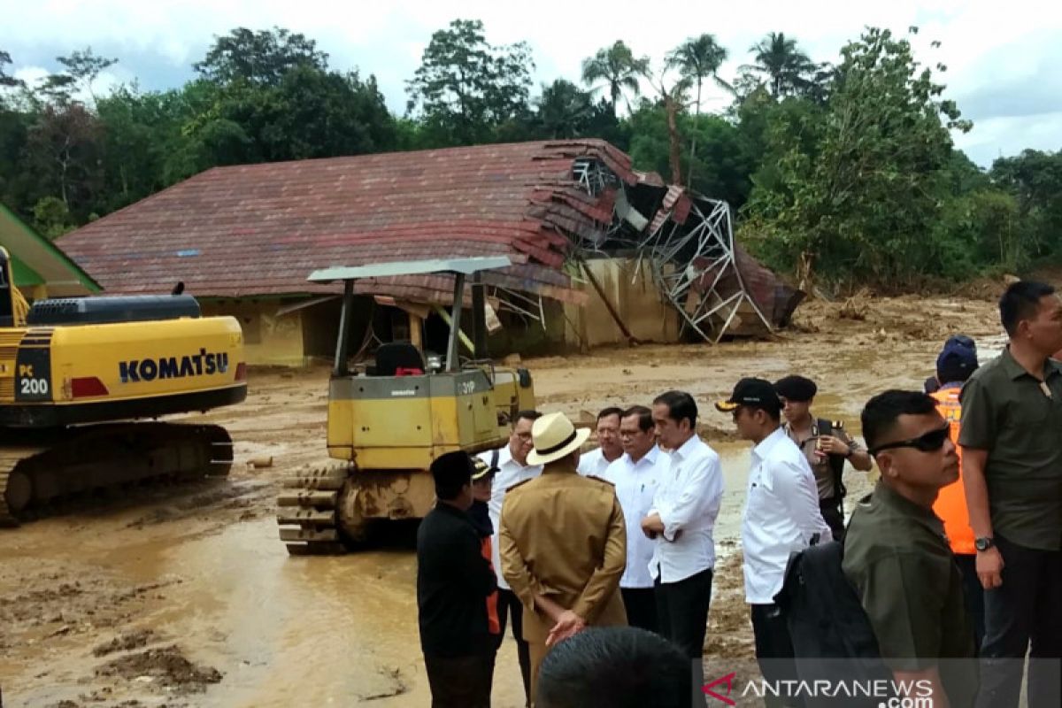 Presiden Jokowi tinjau pesantren terdampak banjir di Lebak