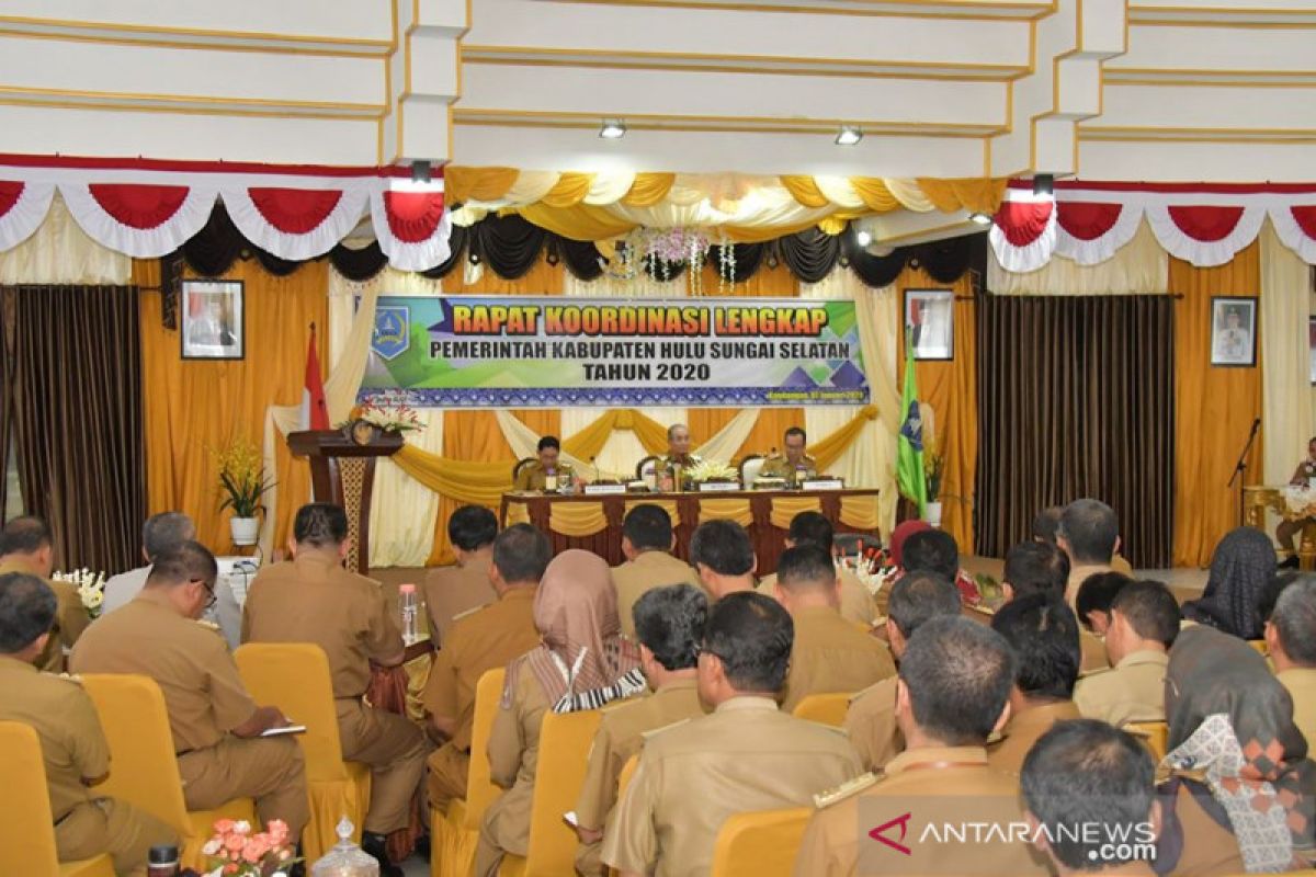 Penyerahan DPA SKPD tahun 2020 awali rakor bulanan Pemkab HSS