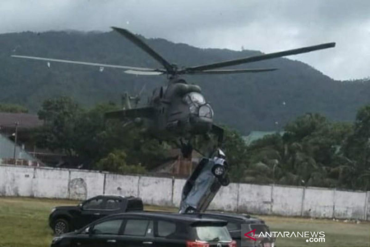 Helikopter ditumpangi Kepala BNPB gagal terbang dan menyeret sebuah mobil