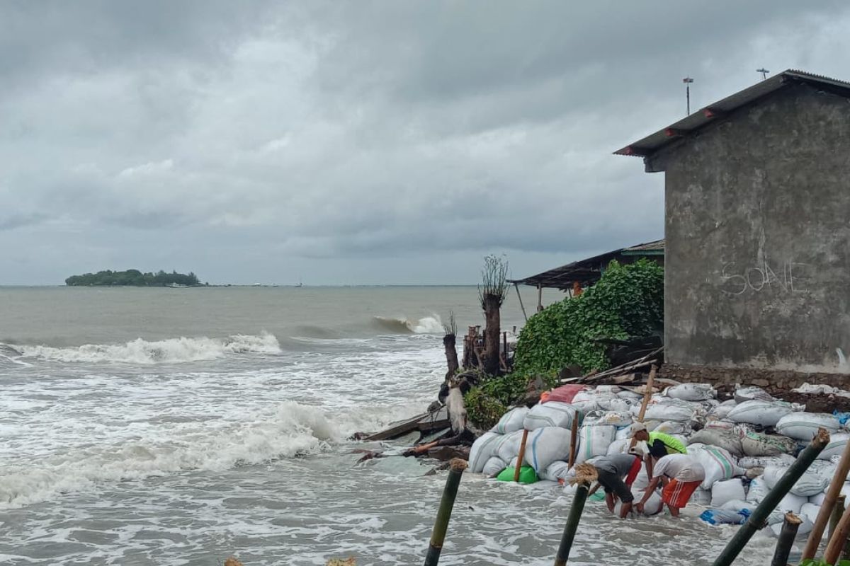 Walhi minta Pemprov Sulsel kaji ulang kebijakan penambangan pasir  laut