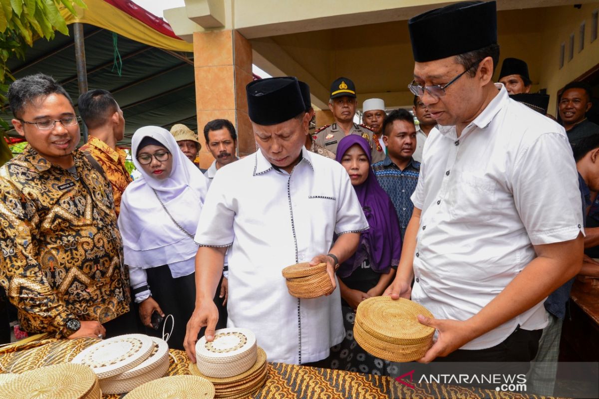 Gubernur NTB pacu perajin Lombok Timur hasilkan karya terbaik