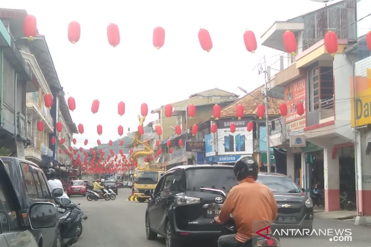 Singkawang pasang 10.000 lampion meriahkan Imlek 2020