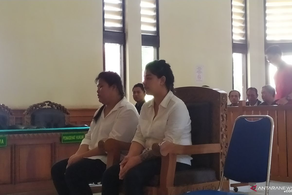 Two Thais stand trial for possessing crystal meth