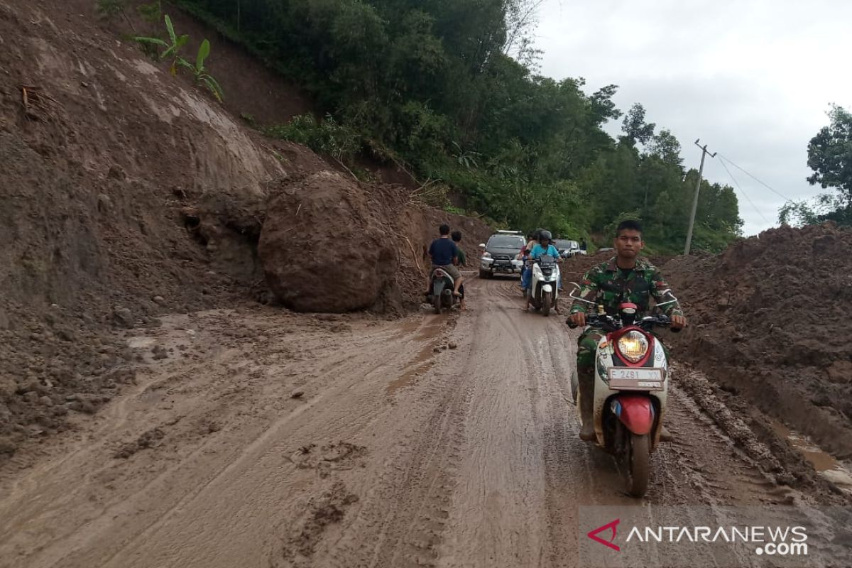 Longsor Sukajaya Bogor, akses desa terisolasi mulai terbuka