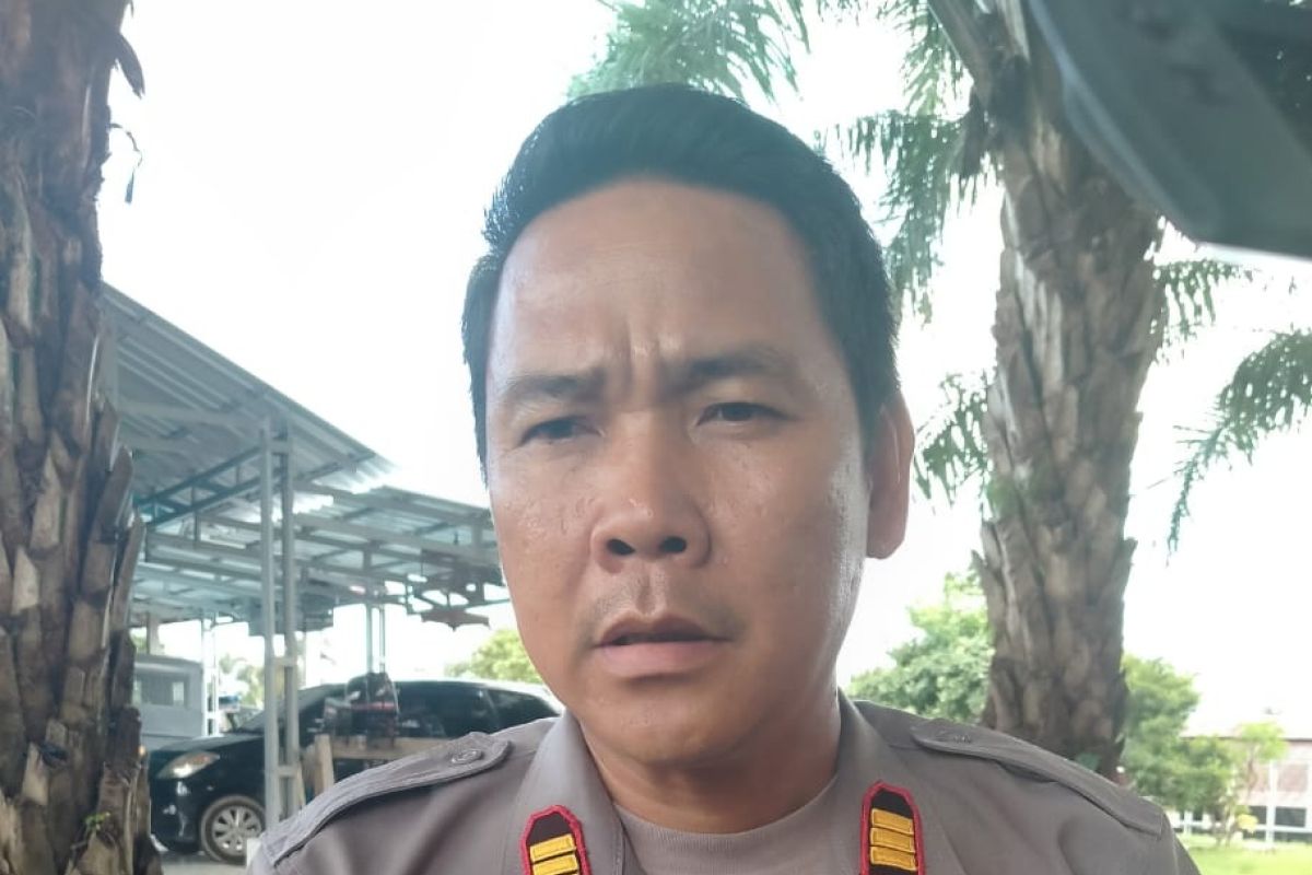 Satpolair Bangka pasang spanduk peringatan cuaca ekstrem di kawasan pesisir