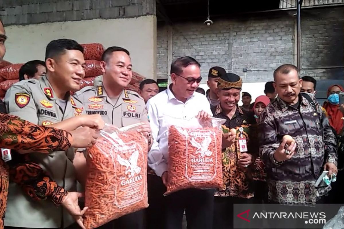 Polisi gerebek industri kue berbahan telur busuk di Lumajang