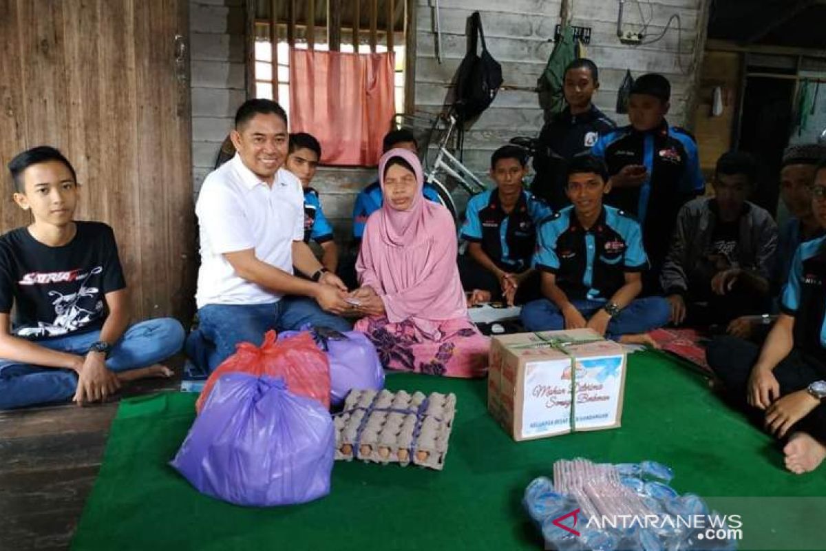 Club SFCB Kandangan rutin berikan bantuan untuk warga kurang mampu