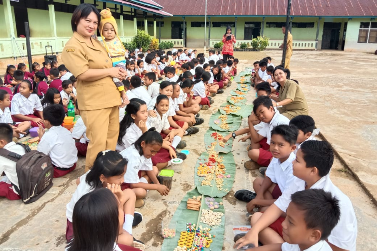 SDN 06 Sungai Maboh Rayakan Natal Bersama