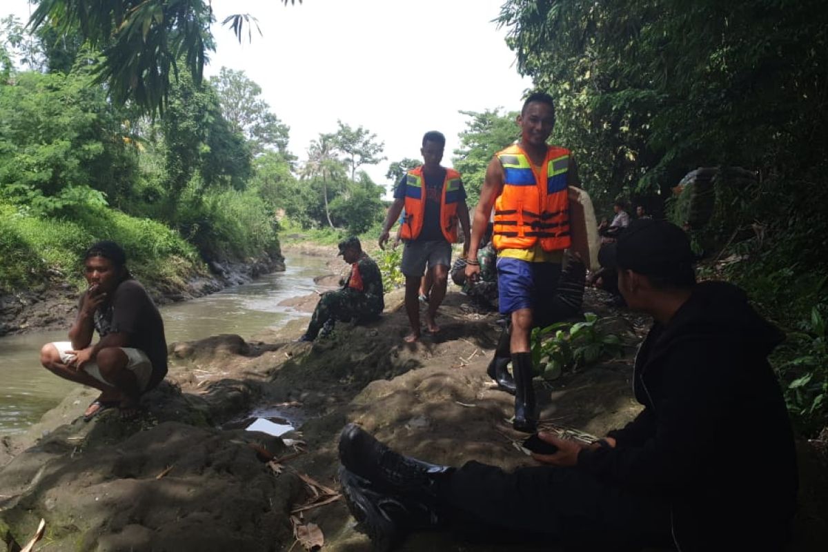 Pencarian anak terbawa arus Sungai Jangkuk terus dilakukan